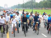 ‘स्वदेशी के गौरव’ की भावना से प्रेरित होकर भारत को स्वस्थ बनाने का मंत्र: डॉ. मनसुख मंडाविया Mansukh Mandaviya Cycling on Rajpath