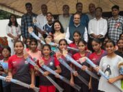 “हर घर हॉकी” अभियान का हुआ आगाज़: नि:शुल्क हॉकी वितरण से मिलेगा खेल को बढ़ावा हर घर हॉकी