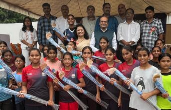 “हर घर हॉकी” अभियान का हुआ आगाज़: नि:शुल्क हॉकी वितरण से मिलेगा खेल को बढ़ावा हर घर हॉकी