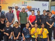 फिटनेस का मंत्र: साइकिलिंग ‘प्रदूषण का समाधान’ और ‘आत्मनिर्भर भारत’ से जोड़ता है – मनसुख मान्डविया Sports Minister with IRSF Rope Skipping Players at Fit India