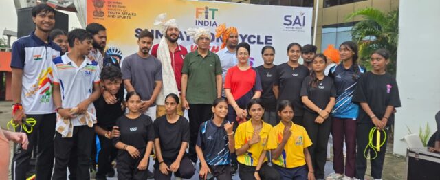 Sports Minister with IRSF Rope Skipping Players at Fit India