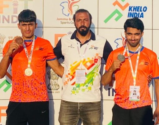 शिकारे से स्वर्ण तक: जम्मू-कश्मीर के युवा बन रहे हैं वॉटर स्पोर्ट्स चैंपियन वॉटर स्पोर्ट्स चैंपियन