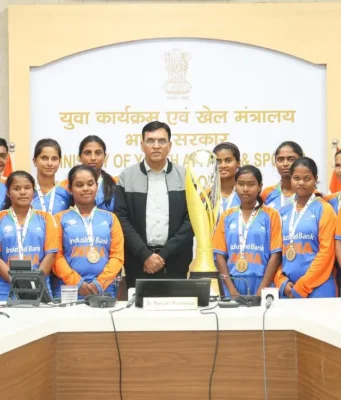 T20 विश्व कप विजेता नेत्रहीन महिला क्रिकेट टीम को खेल मंत्री मंडाविया ने किया सम्मानित, कहा- ‘पूरे देश के लिए प्रेरणा हैं आप’ नेत्रहीन महिला क्रिकेट टीम